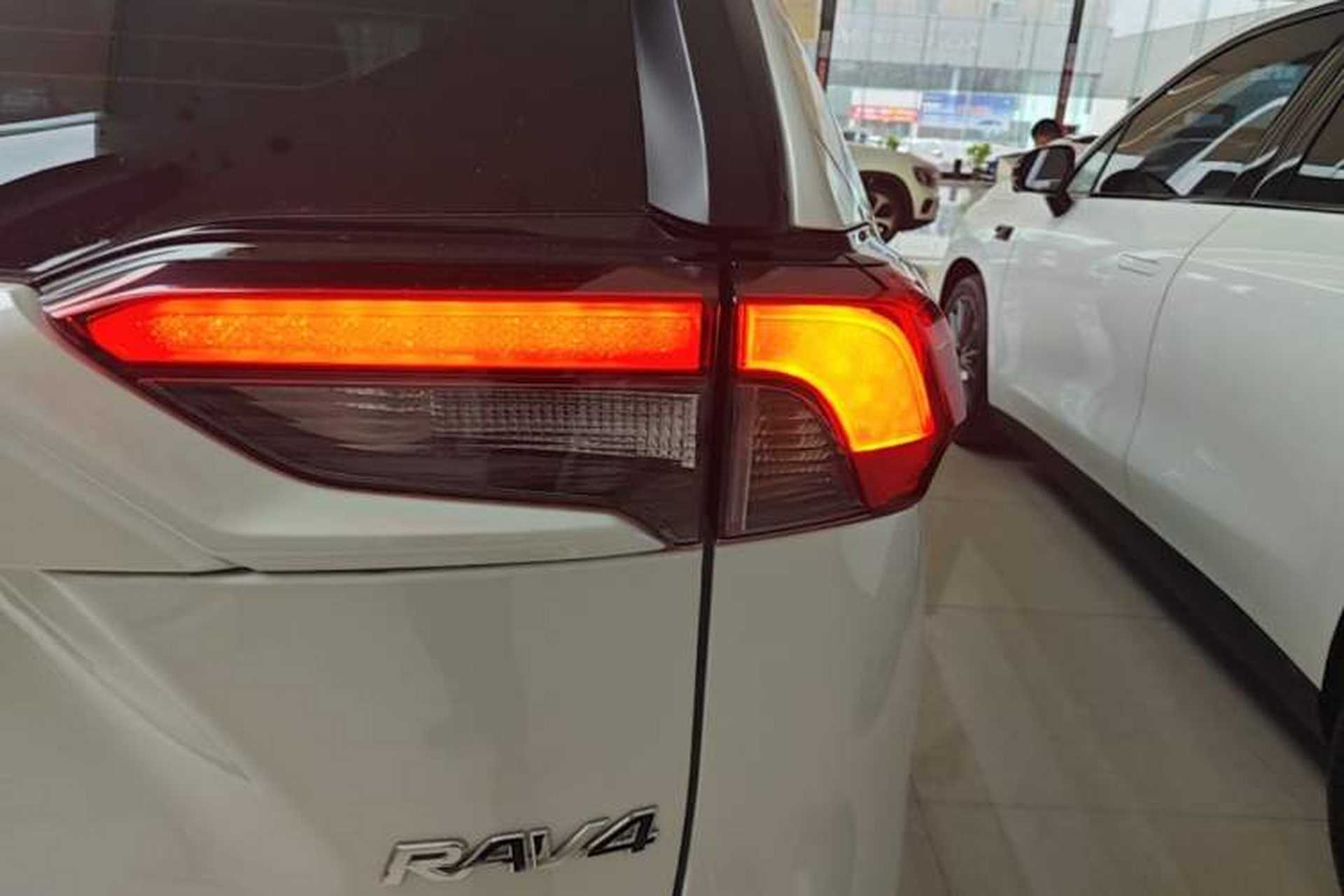 Used Toyota RAV4 2024 2.0L CVT Two-Wheel Drive Urban Edition Right Rear Taillight
