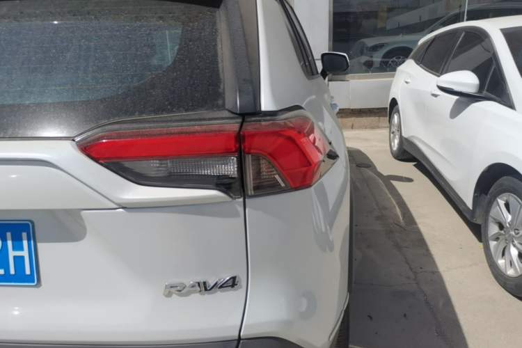 Used Toyota RAV4 2024 2.0L CVT Two-Wheel Drive Urban Edition Right Rear Taillight