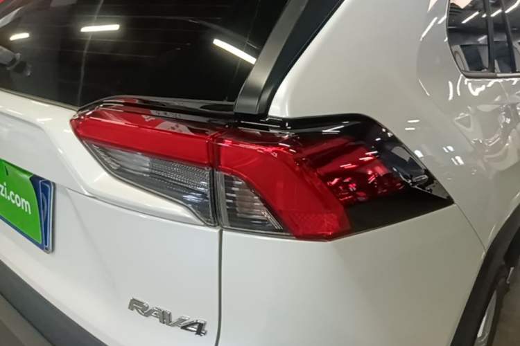 Used Toyota RAV4 2024 2.0L CVT Two-Wheel Drive Urban Edition Right Rear Taillight