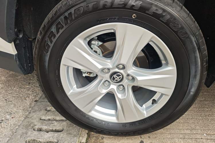 Used Toyota RAV4 2024 2.0L CVT Two-Wheel Drive Urban Edition Right Rear Wheel Hub