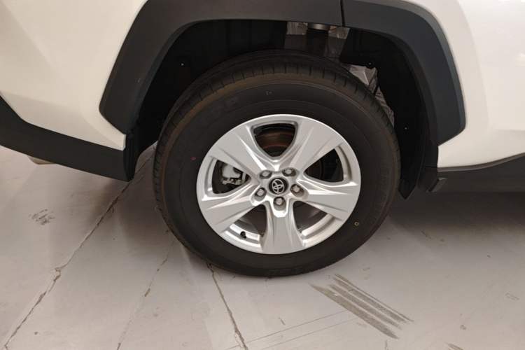 Used Toyota RAV4 2024 2.0L CVT Two-Wheel Drive Urban Edition Right Rear Wheel Hub