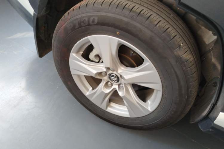 Used Toyota RAV4 2024 2.0L CVT Two-Wheel Drive Urban Edition Right Rear Wheel Hub