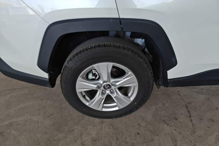 Used Toyota RAV4 2024 2.0L CVT Two-Wheel Drive Urban Edition Right Rear Wheel Hub