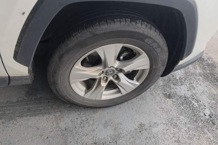 Used Toyota RAV4 2024 2.0L CVT Two-Wheel Drive Urban Edition Right Rear Wheel Hub