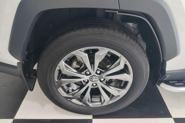 Used Toyota RAV4 2024 Dual-Motor 2.5L E-CVT Two-Wheel Drive Elite Plus Edition Right Rear Wheel Hub