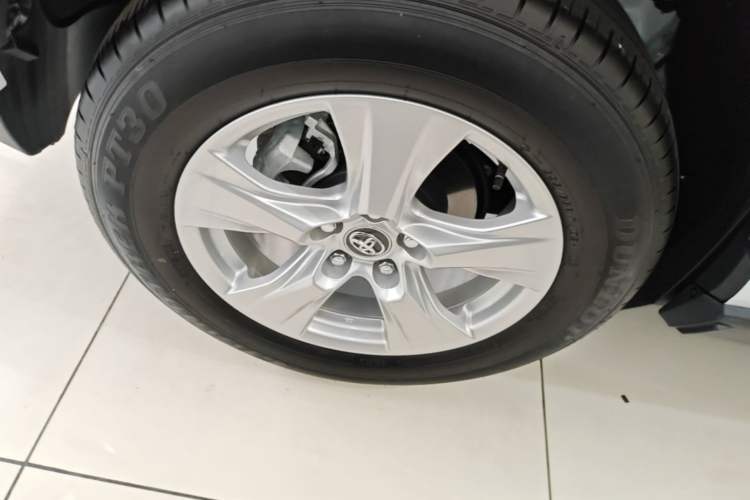 Used Toyota RAV4 2024 2.0L CVT Two-Wheel Drive Urban Edition Right Rear Wheel Hub