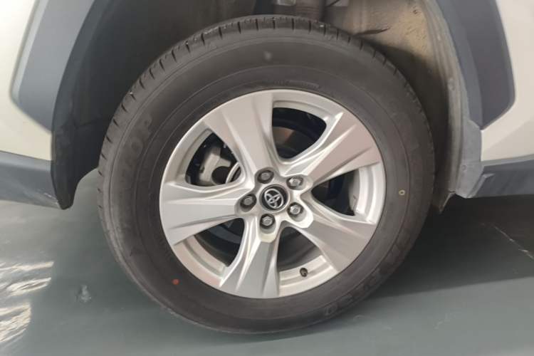 Used Toyota RAV4 2024 2.0L CVT Two-Wheel Drive Urban Edition Right Rear Wheel Hub