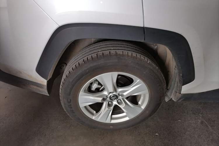 Used Toyota RAV4 2024 2.0L CVT Two-Wheel Drive Urban Edition Right Rear Wheel Hub