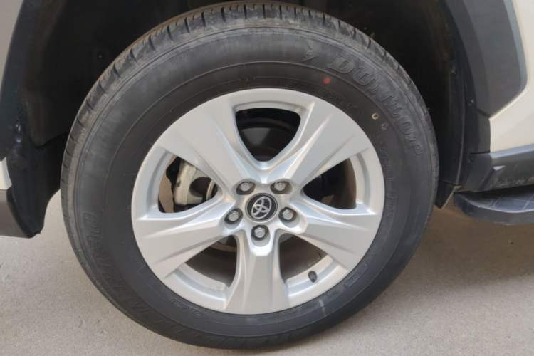 Used Toyota RAV4 2024 2.0L CVT Two-Wheel Drive Urban Edition Right Rear Wheel Hub