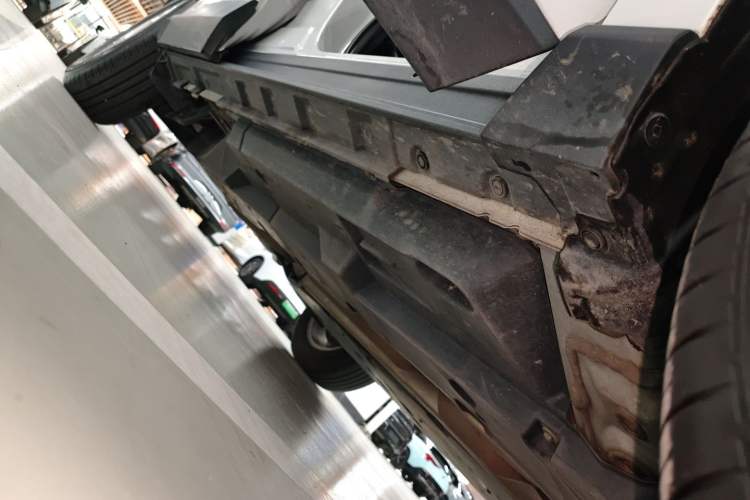 Used Toyota RAV4 2024 2.0L CVT Two-Wheel Drive Urban Edition Right Side Sill