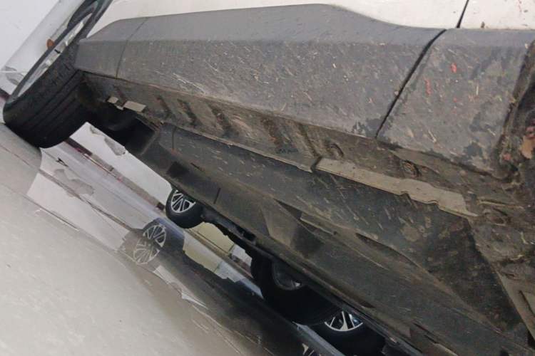 Used Toyota RAV4 2024 2.0L CVT Two-Wheel Drive Urban Edition Right Side Sill