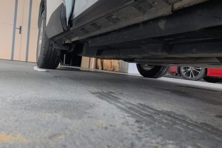 Used Toyota RAV4 2024 2.0L CVT Two-Wheel Drive Urban Edition Right Side Sill