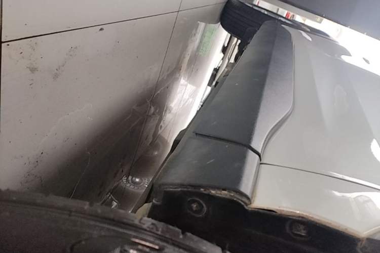 Used Toyota RAV4 2024 2.0L CVT Two-Wheel Drive Urban Edition Right Side Sill
