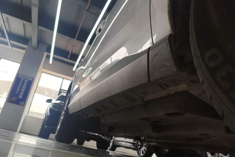 Used Toyota RAV4 2024 2.0L CVT Two-Wheel Drive Urban Edition Right Side Sill