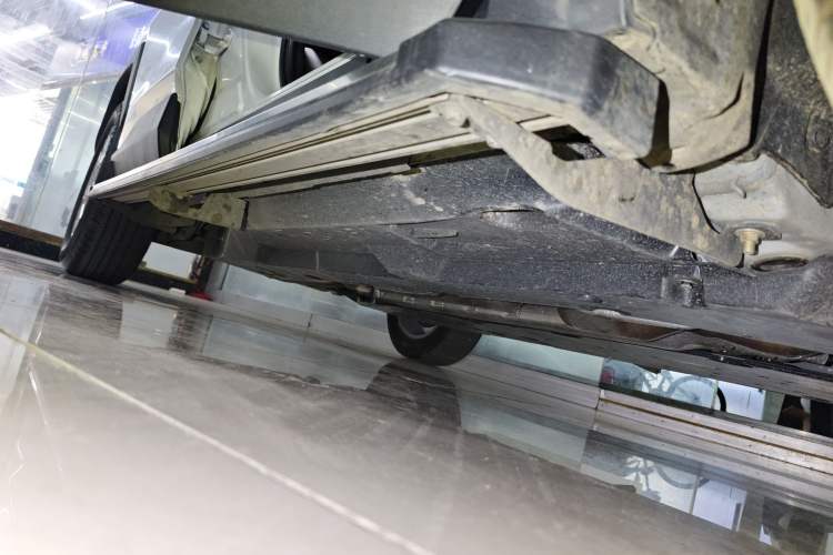Used Toyota RAV4 2024 2.0L CVT Two-Wheel Drive Urban Edition Right Side Sill