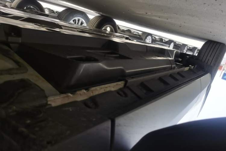 Used Toyota RAV4 2024 2.0L CVT Two-Wheel Drive Urban Edition Right Side Sill