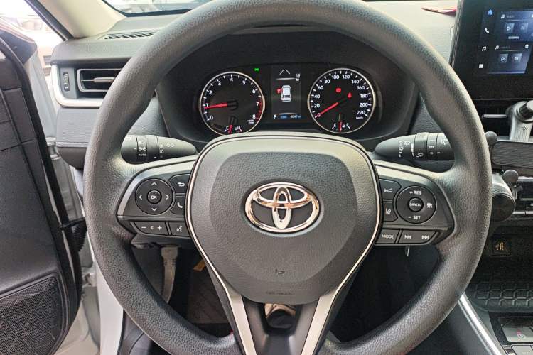 Used Toyota RAV4 2024 2.0L CVT Two-Wheel Drive Urban Edition Steering Wheel