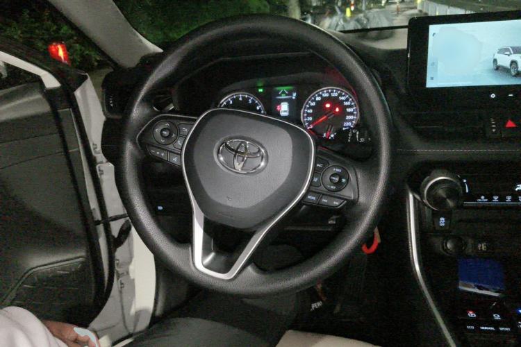 Used Toyota RAV4 2024 2.0L CVT Two-Wheel Drive Urban Edition Steering Wheel