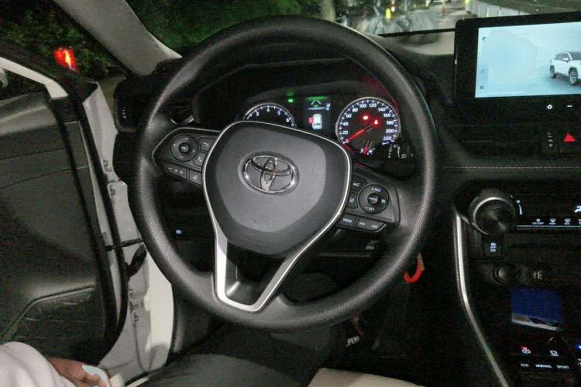 Used Toyota RAV4 2024 2.0L CVT Two-Wheel Drive Urban Edition Steering Wheel