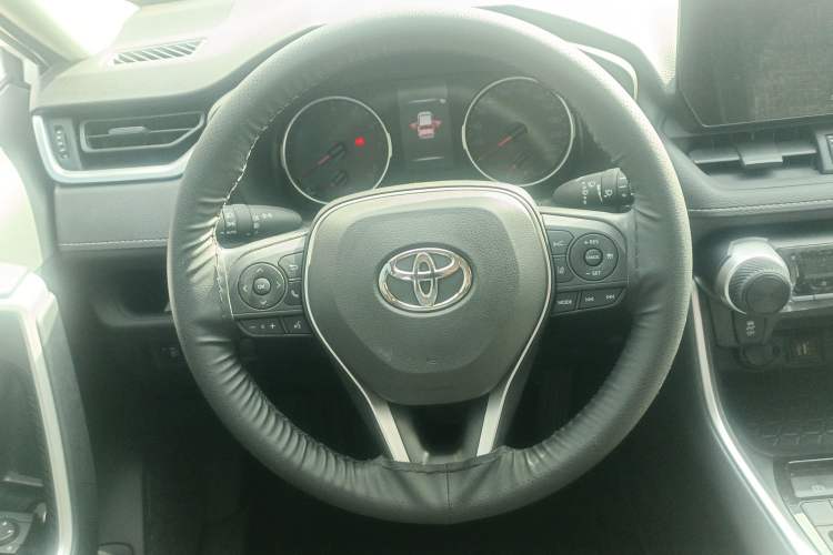 Used Toyota RAV4 2024 2.0L CVT Two-Wheel Drive Urban Edition Steering Wheel
