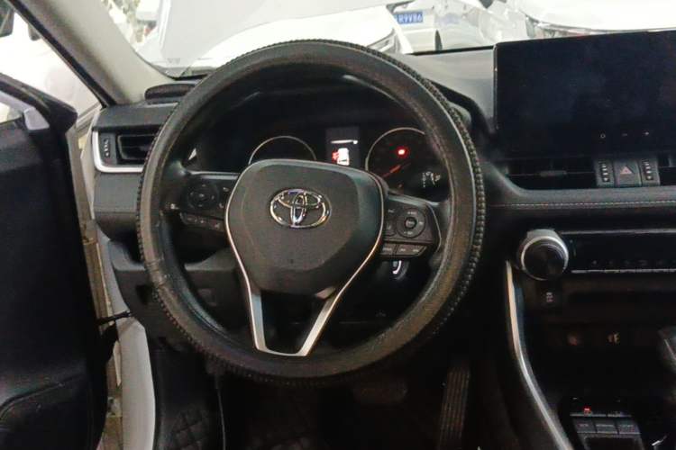 Used Toyota RAV4 2024 2.0L CVT Two-Wheel Drive Urban Edition Steering Wheel