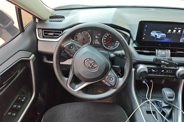 Used Toyota RAV4 2024 2.0L CVT Two-Wheel Drive Urban Edition Steering Wheel
