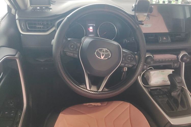 Used Toyota RAV4 2024 2.0L CVT Two-Wheel Drive Urban Edition Steering Wheel