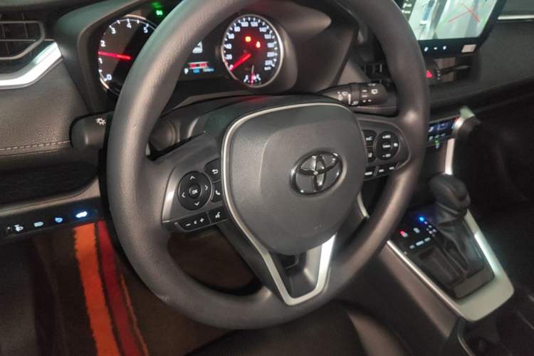 Used Toyota RAV4 2024 2.0L CVT Two-Wheel Drive Urban Edition Steering Wheel