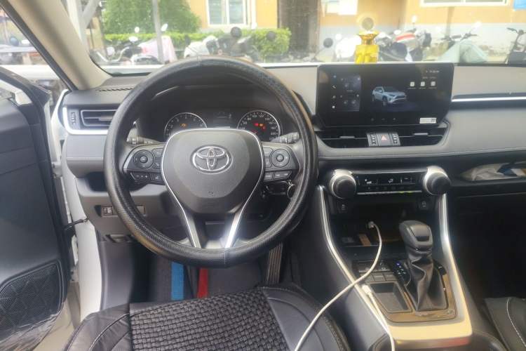Used Toyota RAV4 2024 2.0L CVT Two-Wheel Drive Urban Edition Steering Wheel