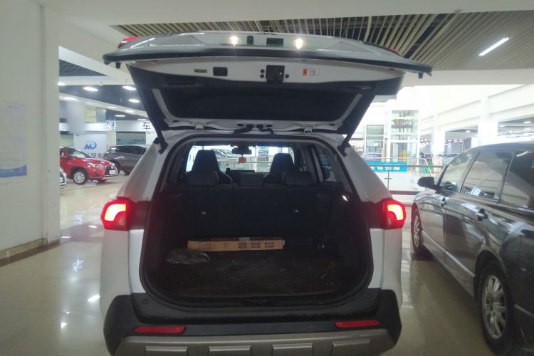 Used Toyota RAV4 2024 2.0L CVT Two-Wheel Drive Fashion Plus Edition Trunk