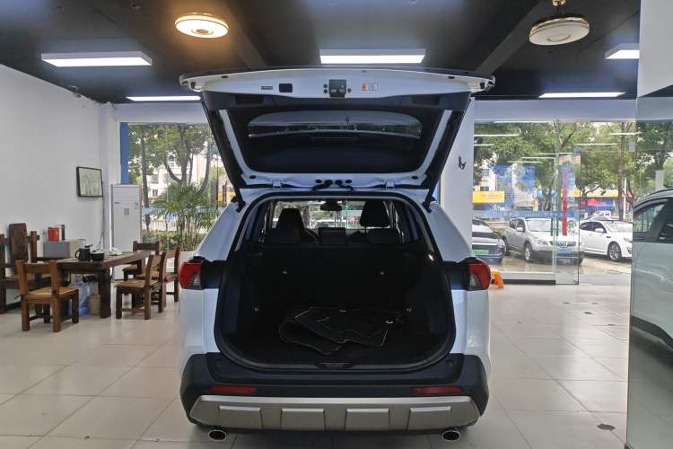 Used Toyota RAV4 2024 2.0L CVT Two-Wheel Drive Fashion Plus Edition Trunk