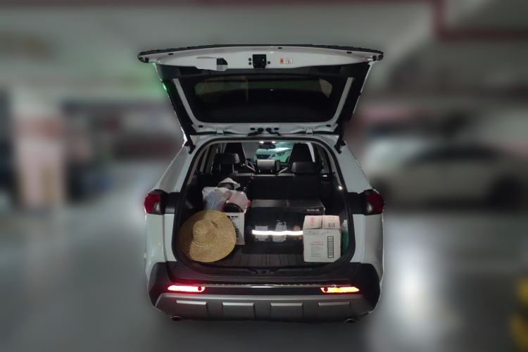 Used Toyota RAV4 2024 2.0L CVT Two-Wheel Drive Fashion Plus Edition Trunk