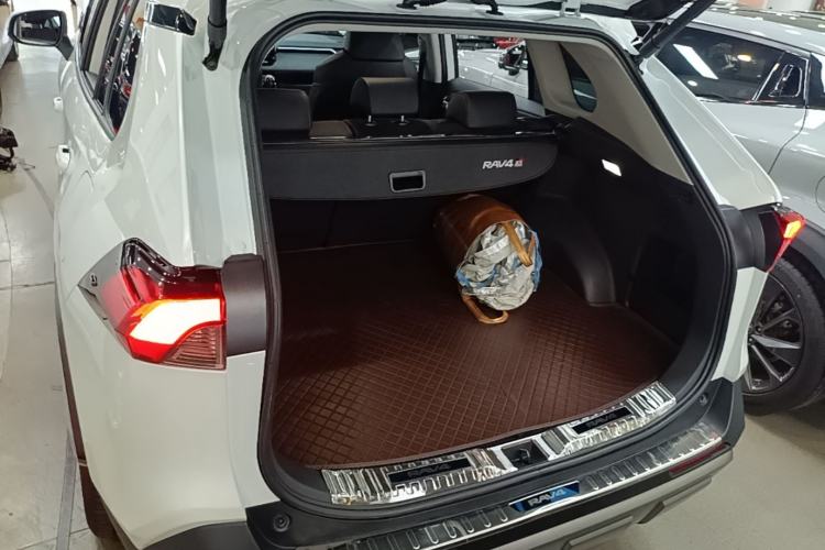 Used Toyota RAV4 2024 2.0L CVT Two-Wheel Drive Fashion Plus Edition Trunk