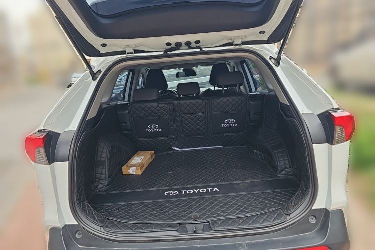 Used Toyota RAV4 2024 2.0L CVT Two-Wheel Drive Fashion Edition Trunk