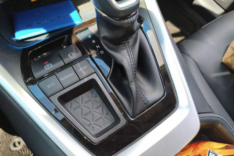 Used Toyota RAV4 2024 2.0L CVT Two-Wheel Drive Fashion Plus Edition Vehicle Key