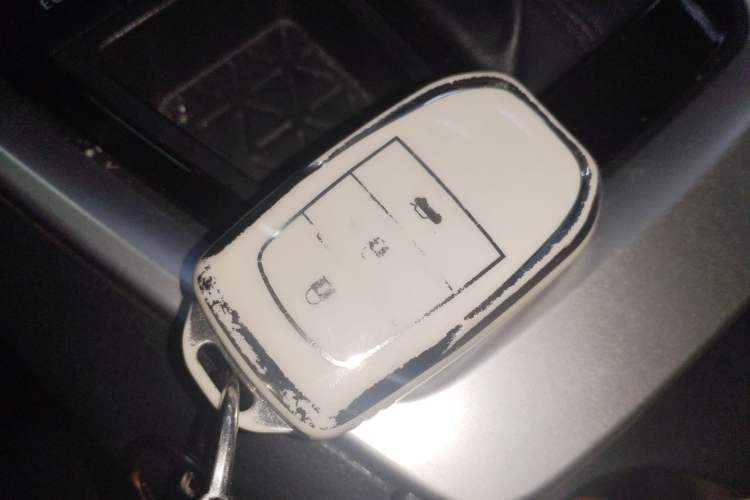 Used Toyota RAV4 2024 2.0L CVT Two-Wheel Drive Fashion Plus Edition Vehicle Key
