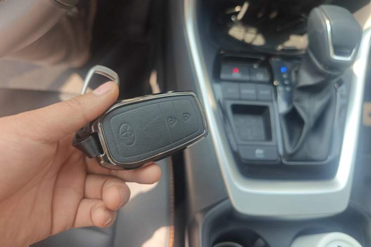 Used Toyota RAV4 2024 Dual-Motor 2.5L E-CVT Two-Wheel Drive Elite Plus Edition Vehicle Key