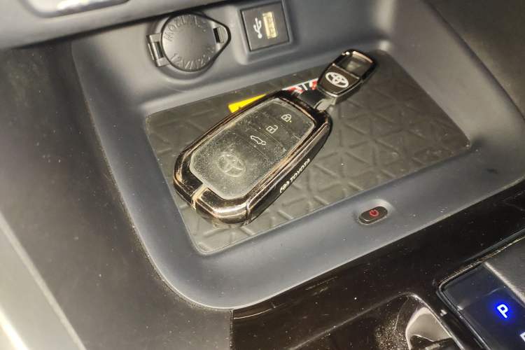 Used Toyota RAV4 2024 2.0L CVT Two-Wheel Drive Fashion Plus Edition Vehicle Key