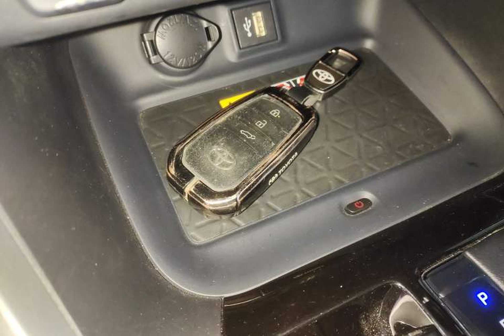 Used Toyota RAV4 2024 2.0L CVT Two-Wheel Drive Fashion Plus Edition Vehicle Key