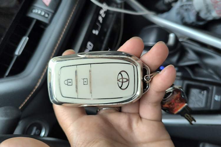 Used Toyota RAV4 2024 Dual-Motor 2.5L E-CVT Two-Wheel Drive Elite Plus Edition Vehicle Key