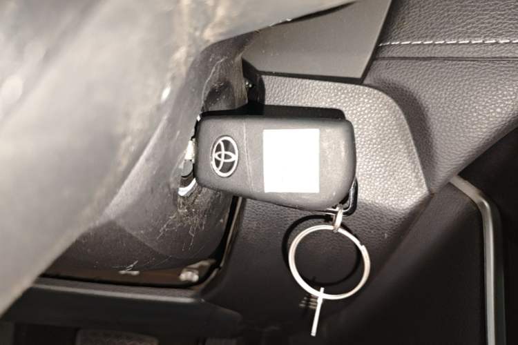 Used Toyota RAV4 2024 2.0L CVT Two-Wheel Drive Urban Edition Vehicle Key