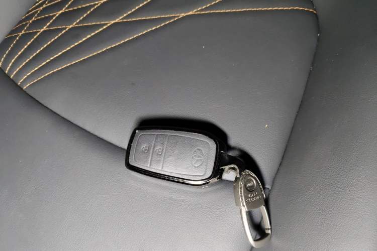 Used Toyota RAV4 2024 Dual-Motor 2.5L E-CVT Two-Wheel Drive Elite Plus Edition Vehicle Key