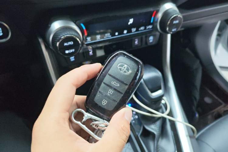Used Toyota RAV4 2024 2.0L CVT Two-Wheel Drive Fashion Plus Edition Vehicle Key