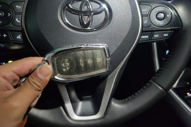 Used Toyota RAV4 2024 2.0L CVT Two-Wheel Drive Fashion Plus Edition Vehicle Key