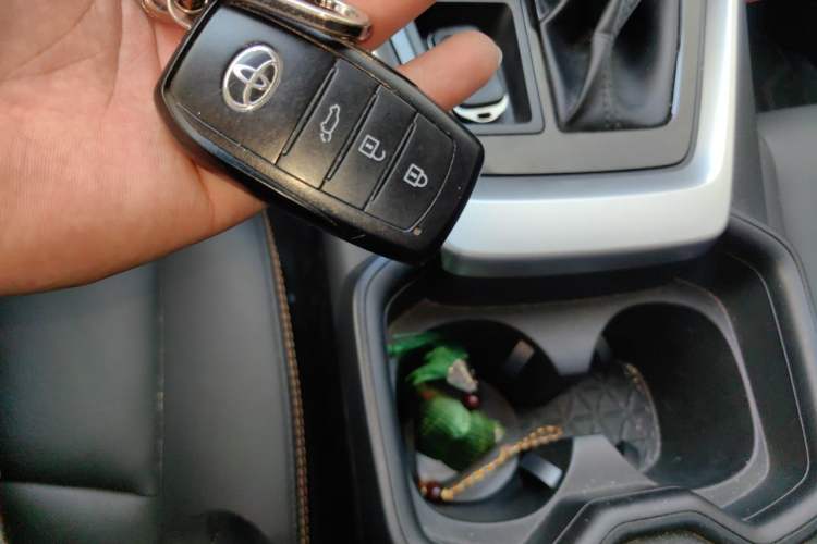 Used Toyota RAV4 2024 2.0L CVT Two-Wheel Drive Fashion Plus Edition Vehicle Key