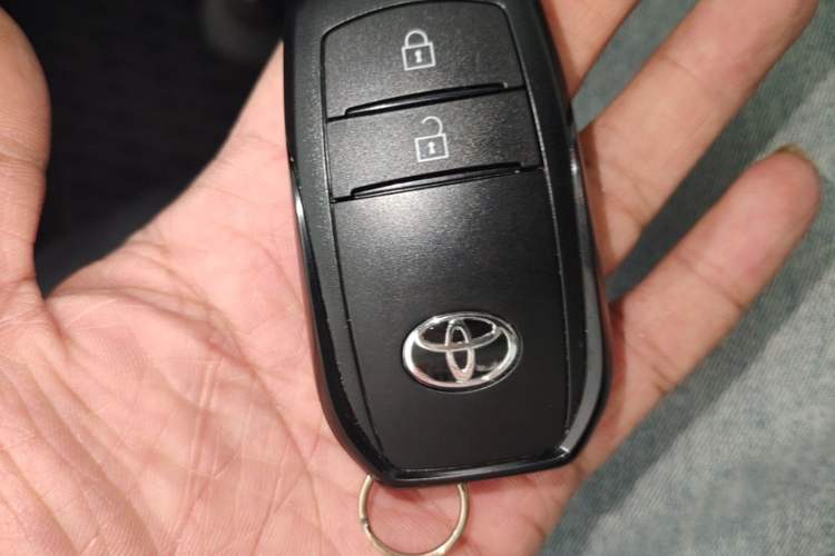 Used Toyota RAV4 2024 Dual-Motor 2.5L E-CVT Two-Wheel Drive Elite Plus Edition Vehicle Key