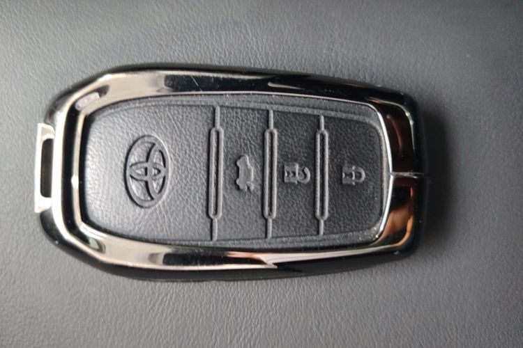 Used Toyota RAV4 2024 2.0L CVT Two-Wheel Drive Fashion Plus Edition Vehicle Key