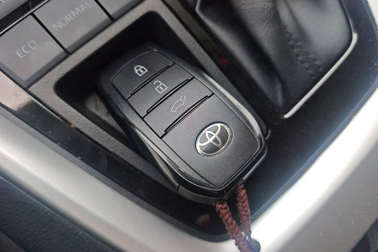 Used Toyota RAV4 2024 2.0L CVT Two-Wheel Drive Fashion Plus Edition Vehicle Key