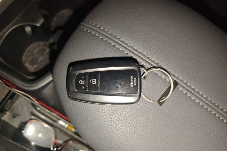 Used Toyota RAV4 2024 2.0L CVT Two-Wheel Drive Fashion Edition Vehicle Key