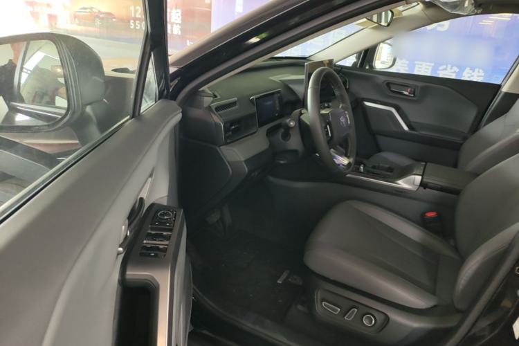 Used Toyota RAV4 2026 Model Dual-Engine 2.0L Two-Wheel Drive Luxury Edition Driver Seat